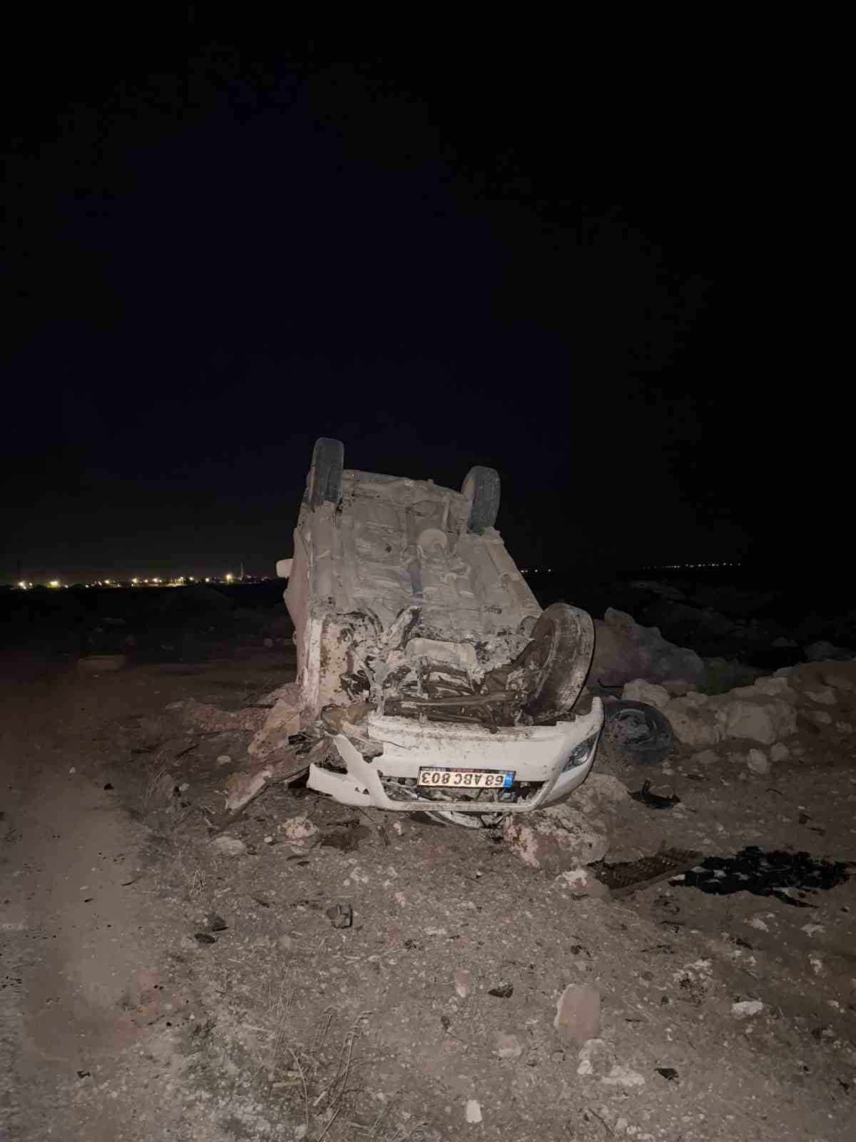 AKSARAY’DA SÜRÜCÜSÜNÜN DİREKSİYON HAKİMİYETİNİ KAYBETTİĞİ OTOMOBİL ŞARAMPOLE TAKLA ATARKEN KAZADA...