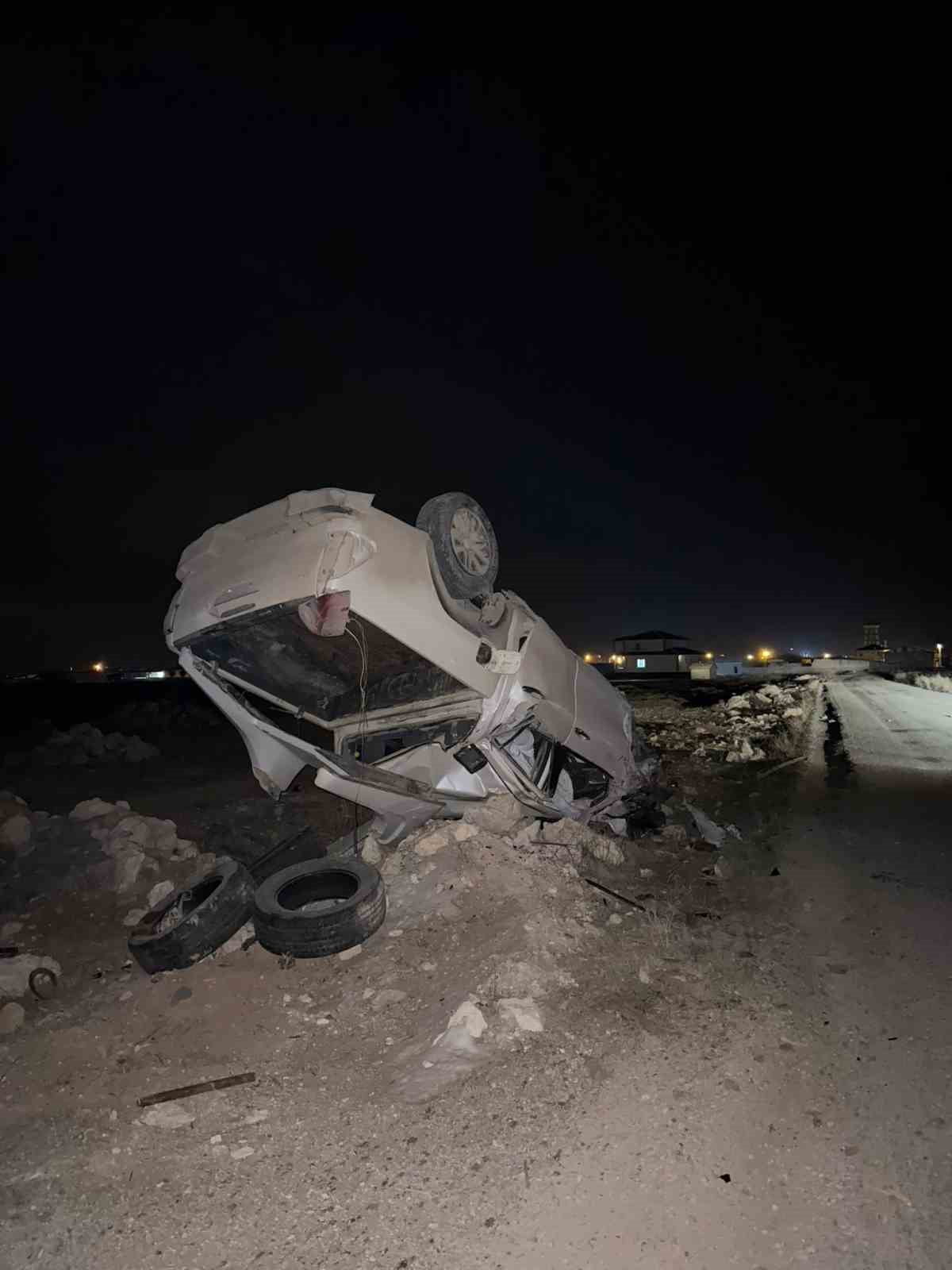 AKSARAY’DA SÜRÜCÜSÜNÜN DİREKSİYON HAKİMİYETİNİ KAYBETTİĞİ OTOMOBİL ŞARAMPOLE TAKLA ATARKEN KAZADA...