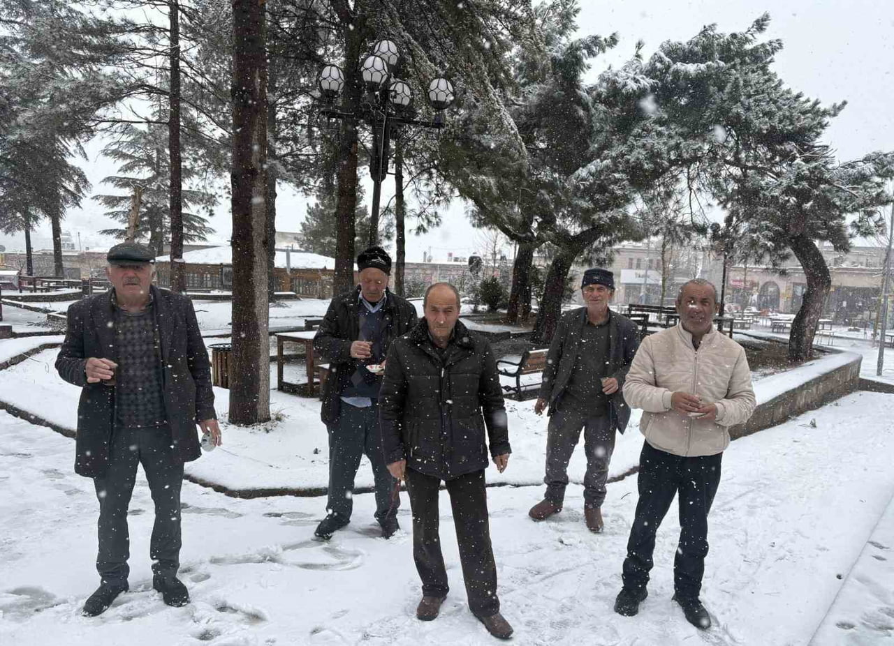 AKSARAY GENELİNDE GÜNLERDİR KAR VE YAĞMUR YAĞIŞI ETKİLİ OLURKEN, ŞEHRİN YÜKSEK KESİMLERİNDE KAR...