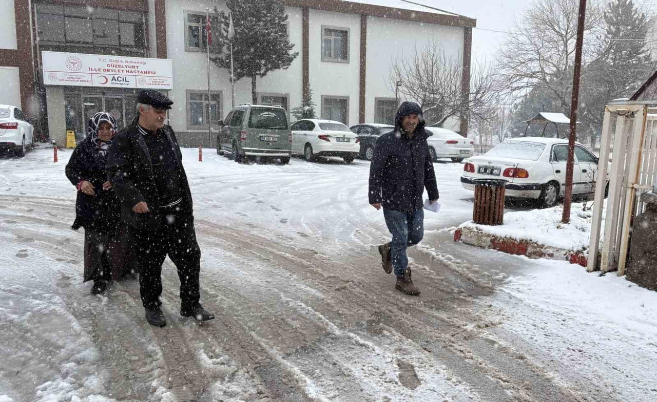 AKSARAY GENELİNDE GÜNLERDİR KAR VE YAĞMUR YAĞIŞI ETKİLİ OLURKEN, ŞEHRİN YÜKSEK KESİMLERİNDE KAR...