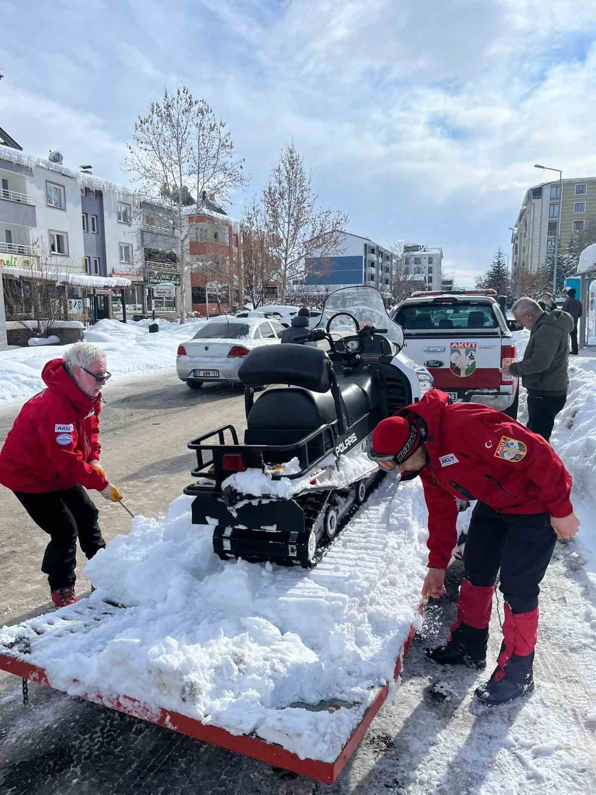 AKUT BİNGÖL'DEN ZORLU ŞARTLARDA HAYAT KURTARAN OPERASYON
