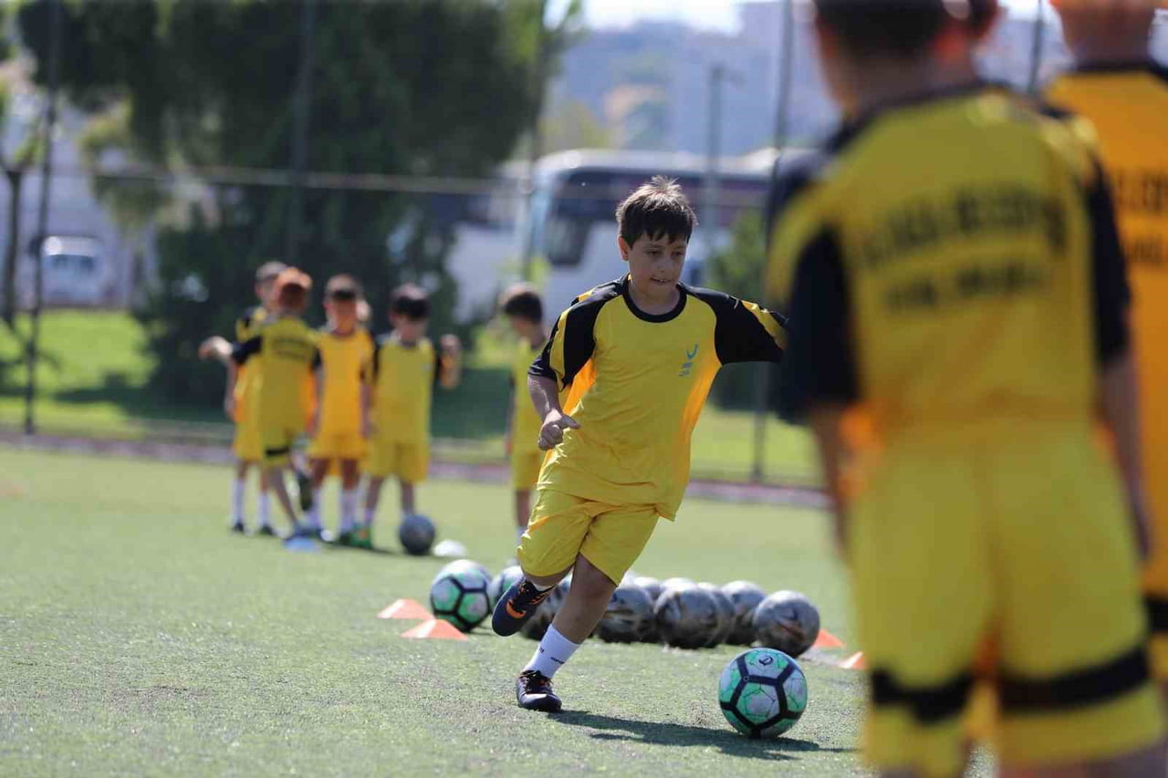 ALİAĞA BELEDİYESİ TARAFINDAN ÇOCUKLARIN VE GENÇLERİN SPORLA BULUŞMASINI SAĞLAMAK AMACIYLA...