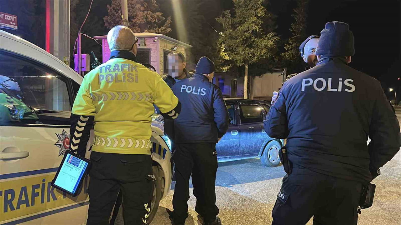 ALKOLLÜ SÜRÜCÜNÜN EKİPLERE ZORLUK ÇIKARMASI