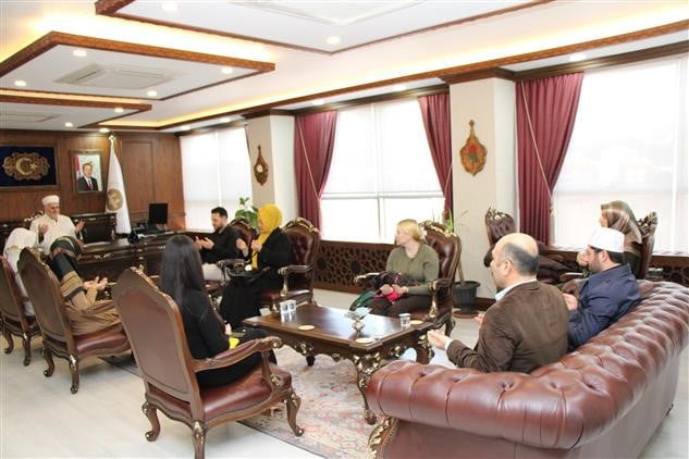 ALMANYA’DA TANIŞTIĞI AMASYALI ARKADAŞI ADNAN İSMAİL ERKEK’TEN ETKİLENEREK İSLAM’I SEÇMEK İSTEYEN...