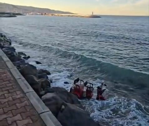 ALTINKUM SAHİL YÜRÜYÜŞ BANDINDA ELEKTRİKLİ MOTOSİKLETLE MEYDANA GELEN KAZA YÜREKLERİ AĞZA...