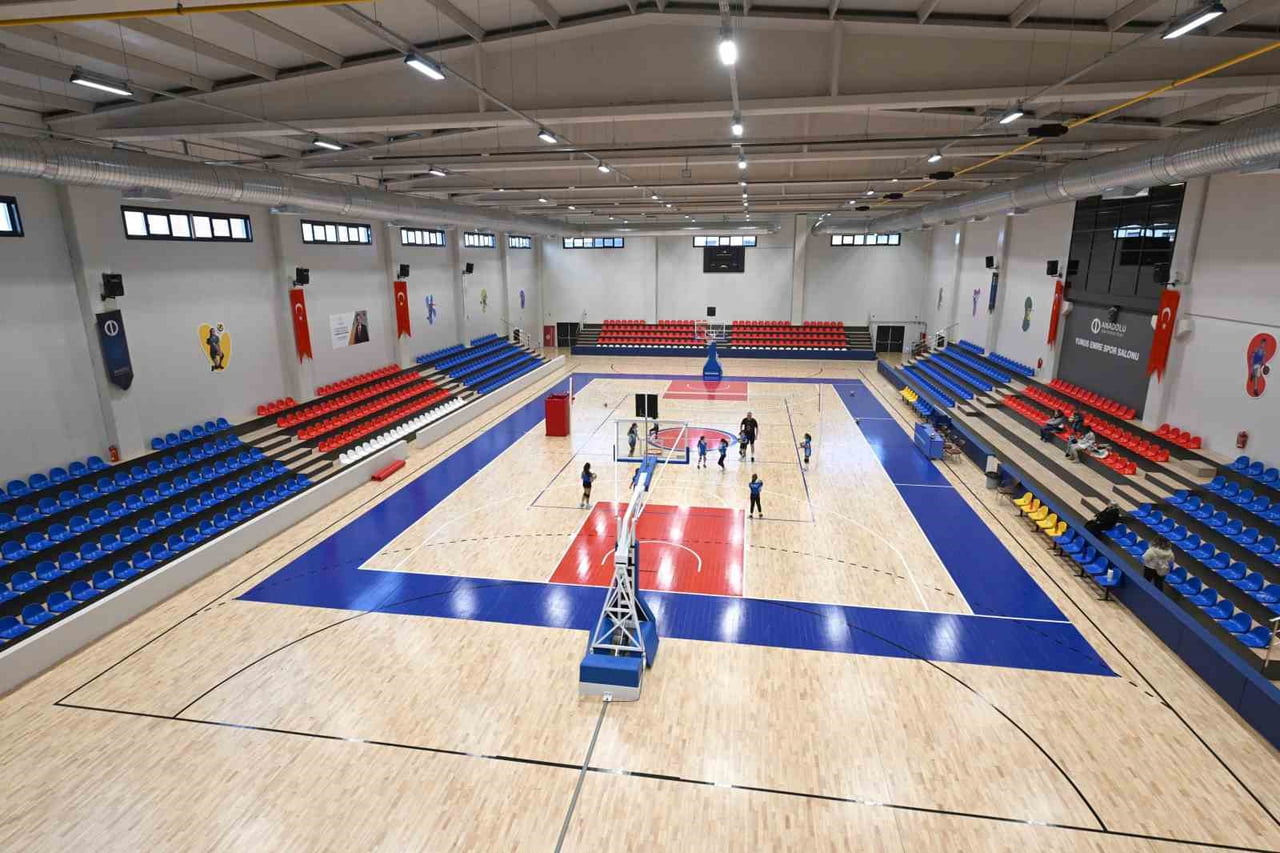 ANADOLU ÜNİVERSİTESİ, AKADEMİK EĞİTİMİN YANI SIRA ÖĞRENCİLERİN VE PERSONELİN FİZİKSEL, SOSYAL VE...