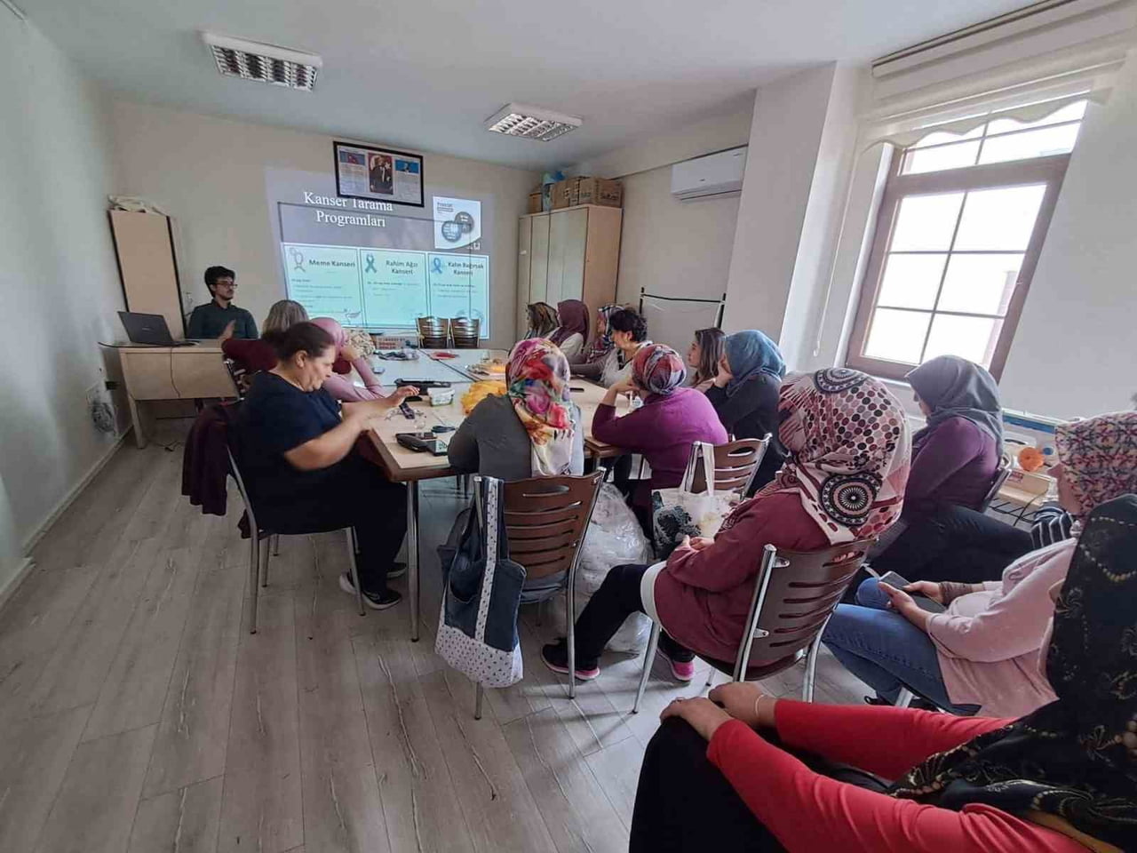 ANKARA'NIN BEYPAZARI İLÇESİNDE AİLE DESTEK MERKEZİ (ADEM) KURSİYERLERİNE RAHİM AĞZI KANSERİ VE SIK...