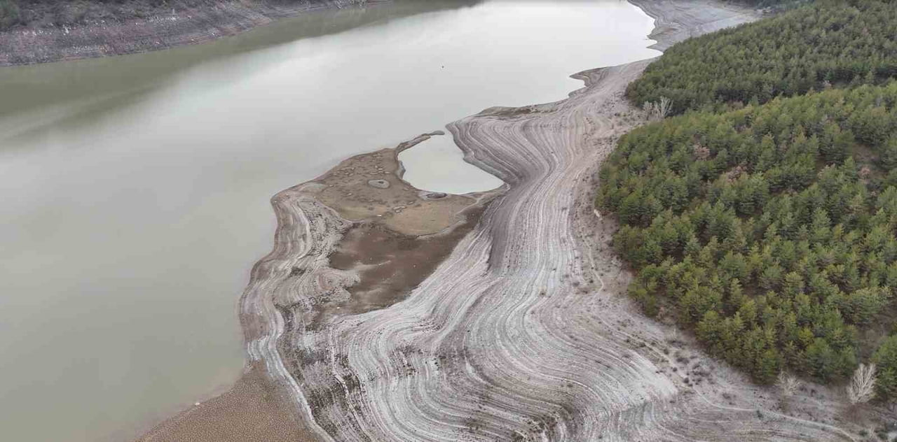 ANKARA'NIN ÖNEMLİ İÇME SUYU KAYNAKLARINDAN BİRİ OLAN KURTBOĞAZI BARAJI'NDA, ERİYEN KARLAR VE SON...