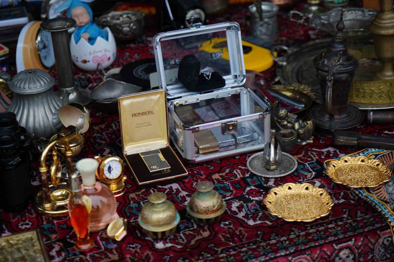 ANKARA'NIN ULUS SEMTİNDE BULUNAN İTFAİYE MEYDANI'NDAKİ "BİT PAZARI" HAFTADA ÜÇ GÜN KURULUYOR....