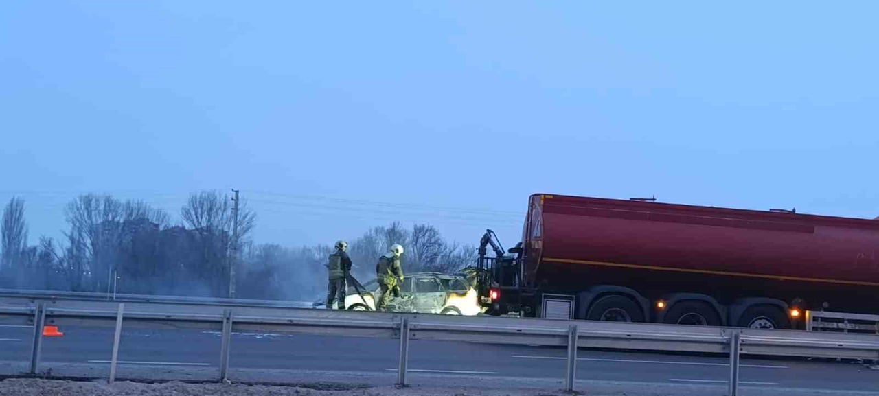 ANKARA’NIN AKYURT İLÇESİNDE TRAFİKTE SEYREDEN BİR ARAÇTA YANGIN ÇIKTI, ARAÇ KULLANILAMAZ HALE...