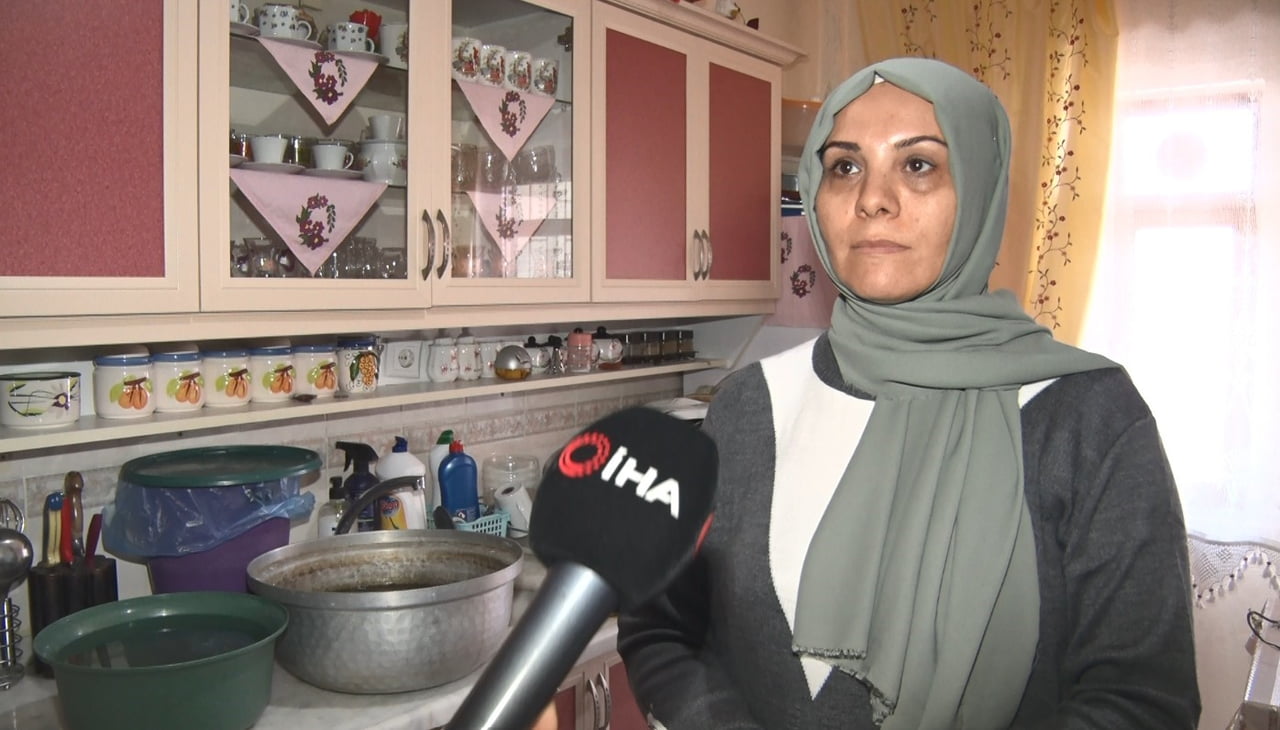 ANKARA’NIN MAMAK İLÇESİNDE YAŞANAN UZUN SÜRELİ SU KESİNTİLERİ NEDENİYLE VATANDAŞLAR MAĞDUR...