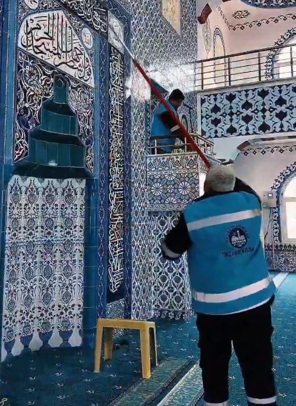 ANTAKYA BELEDİYESİ TEMİZLİK İŞLERİ MÜDÜRLÜĞÜ’NE BAĞLI İBADETHANE TEMİZLİĞİ EKİPLERİ, SUVATLI...