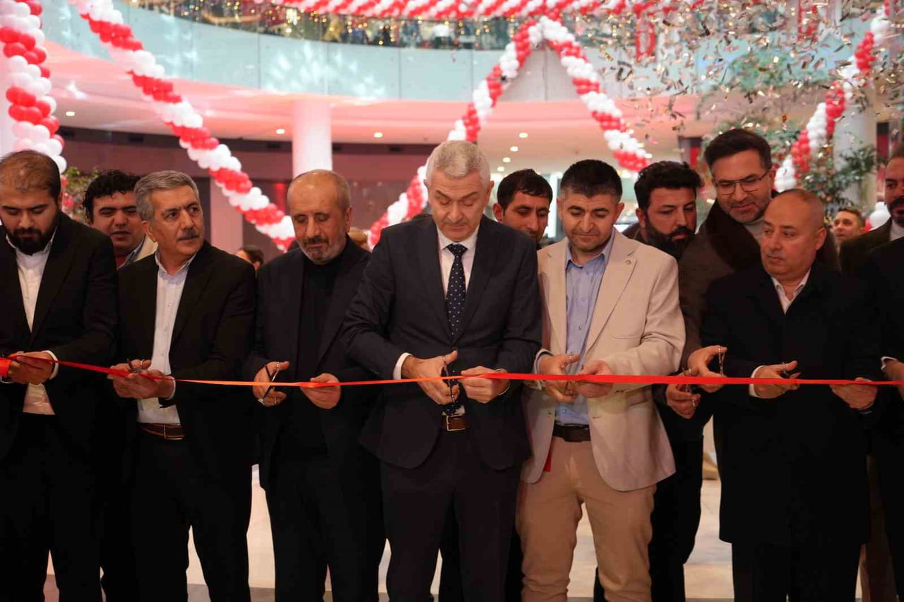 ANTALYA'DA BİR ZİNCİR MARKETİN AÇILIŞINA ÖZEL TEKNOLOJİ ÜRÜNLERİNDEKİ İNDİRİMLER VE 2 BİN KİŞİYE...