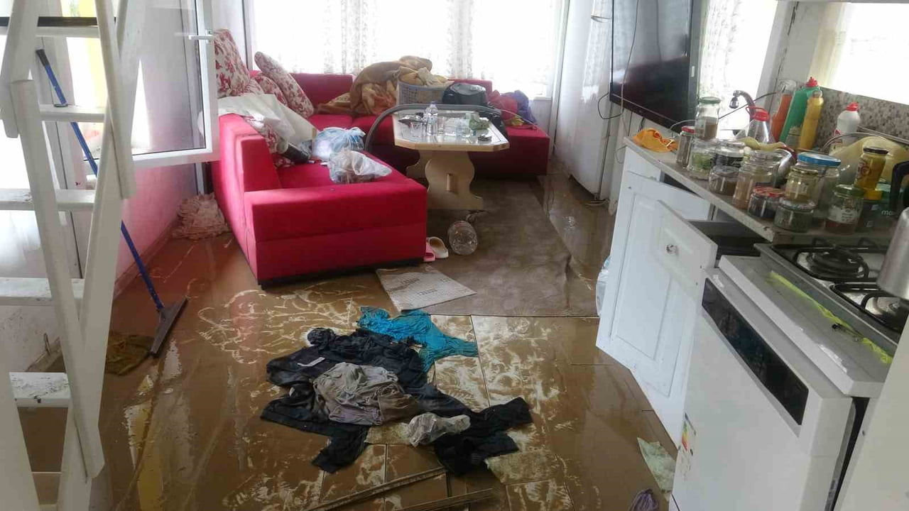 ANTALYA'DA DÜN AKŞAM SAATLERİNDE BAŞLAYAN ŞİDDETLİ RÜZGAR VE SAĞANAK YAĞIŞ ÖZELLİKLE KONYAALTI...