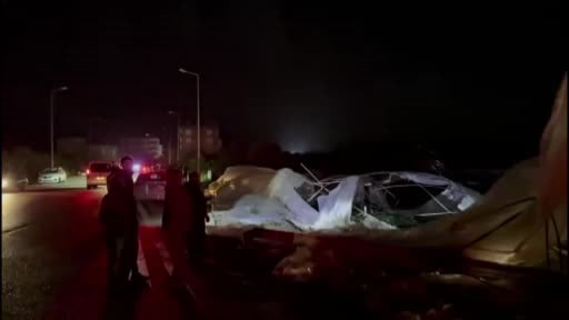 Antalya'da hortum seraları yıktı geçti