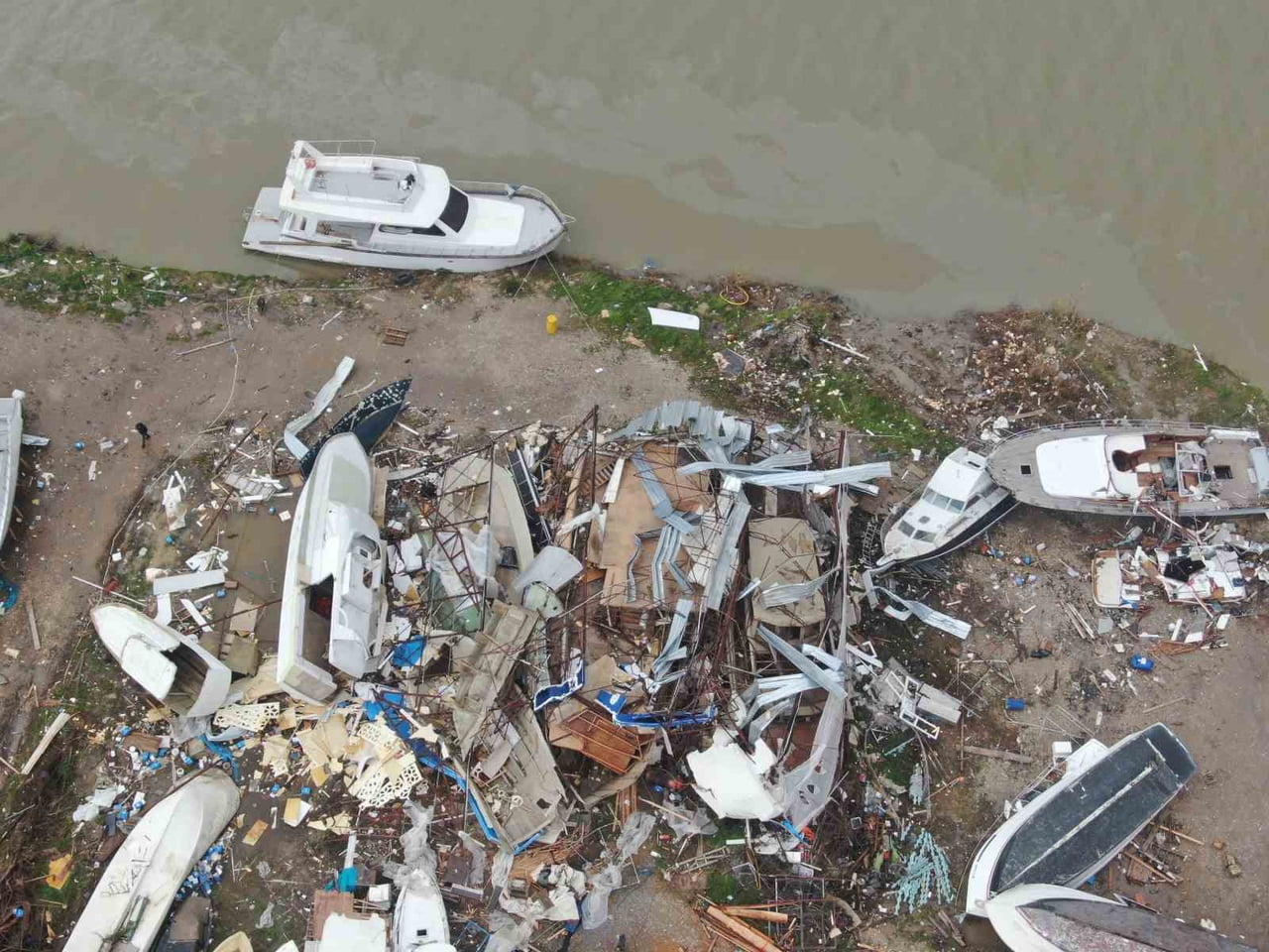 ANTALYA'NIN AKSU İLÇESİNDE METREKAREYE 190 KİLOGRAMI AŞAN YAĞIŞIN ARDINDAN AKSU ÇAYI ÇEVRESİNDE...