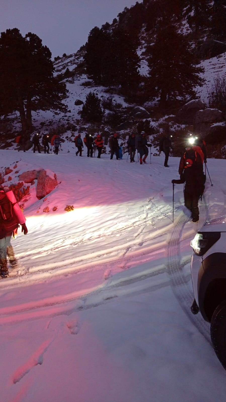 ANTALYA'NIN ELMALI İLÇESİNDE DAĞDA KAMP KURAN ANCAK ÇADIRLARININ FIRTINA SONUCU UÇMASI İLE MAHSUR...