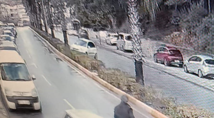 ANTALYA'NIN MANAVGAT İLÇESİNE VİRAJI ALAMAYAN OTOMOBİLİN ORTA REFÜJDE BULUNAN PALMİYE AĞACINA...