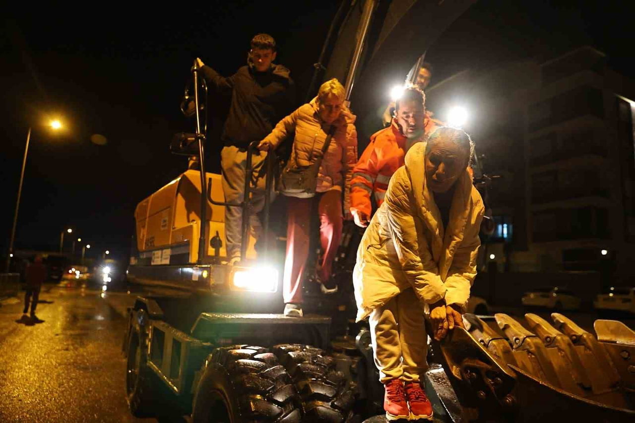 ANTALYA BÜYÜKŞEHİR BELEDİYESİ 714 PERSONEL, 314 ARAÇ İLE SAHADAYDI