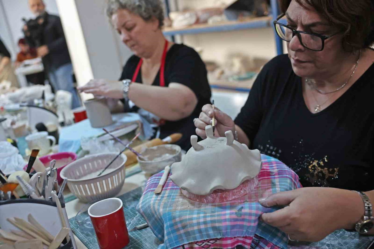 ANTALYA BÜYÜKŞEHİR BELEDİYESİ ATATÜRK SANAT EĞİTİM MERKEZ’LERİNDE VATANDAŞLAR HEM MESLEK EDİNİYOR...