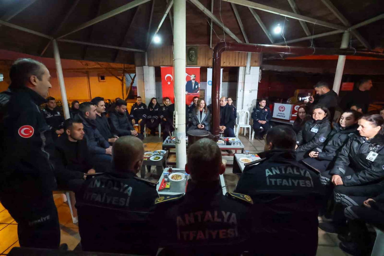 ANTALYA BÜYÜKŞEHİR BELEDİYESİ BAŞKAN VEKİLİ BÜŞRA ÖZDEMİR, 2026 YILINI İTFAİYE PERSONELİ İLE...