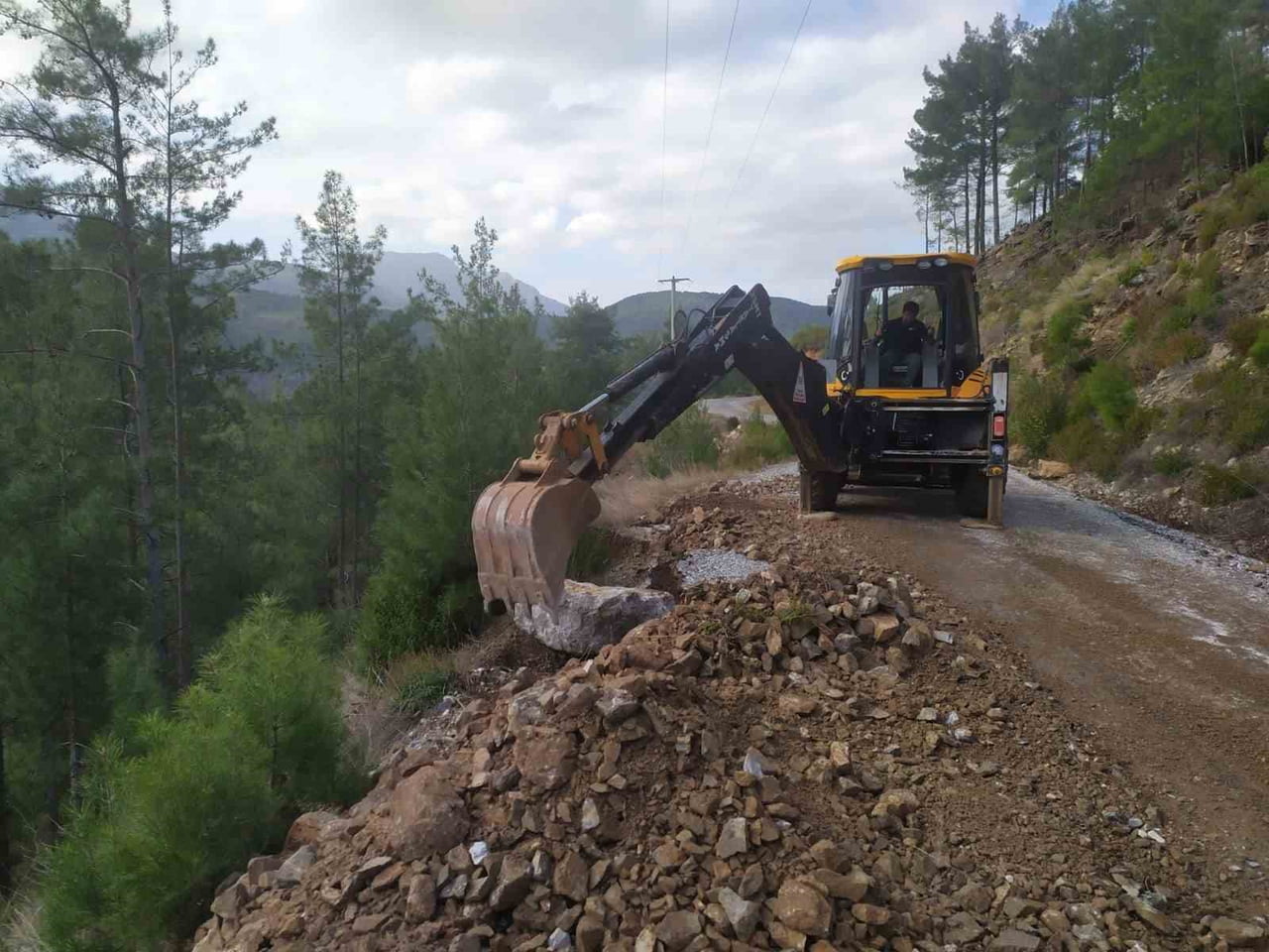 ANTALYA BÜYÜKŞEHİR BELEDİYESİ, METEOROLOJİ BÖLGE MÜDÜRLÜĞÜ TARAFINDAN 23 OCAK'TA VERİLEN SARI KOD...
