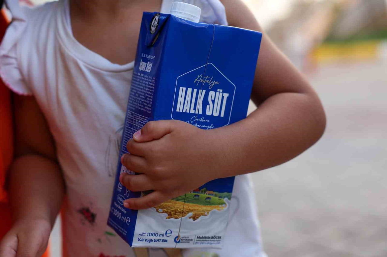 ANTALYA BÜYÜKŞEHİR BELEDİYESİ’NİN  2020 YILINDA BAŞLATTIĞI HALK SÜT PROJESİ SÜRÜYOR. HALK SÜT...