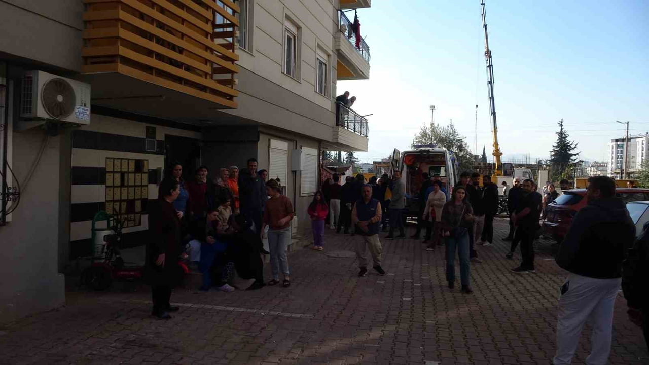 ANTALYA’DA BİR KİŞİ ARALARINDA GÖNÜL İLİŞKİSİ OLDUĞUNU DÜŞÜNDÜĞÜ YENGESİ İLE AĞABEYİNİ SİLAHLA...