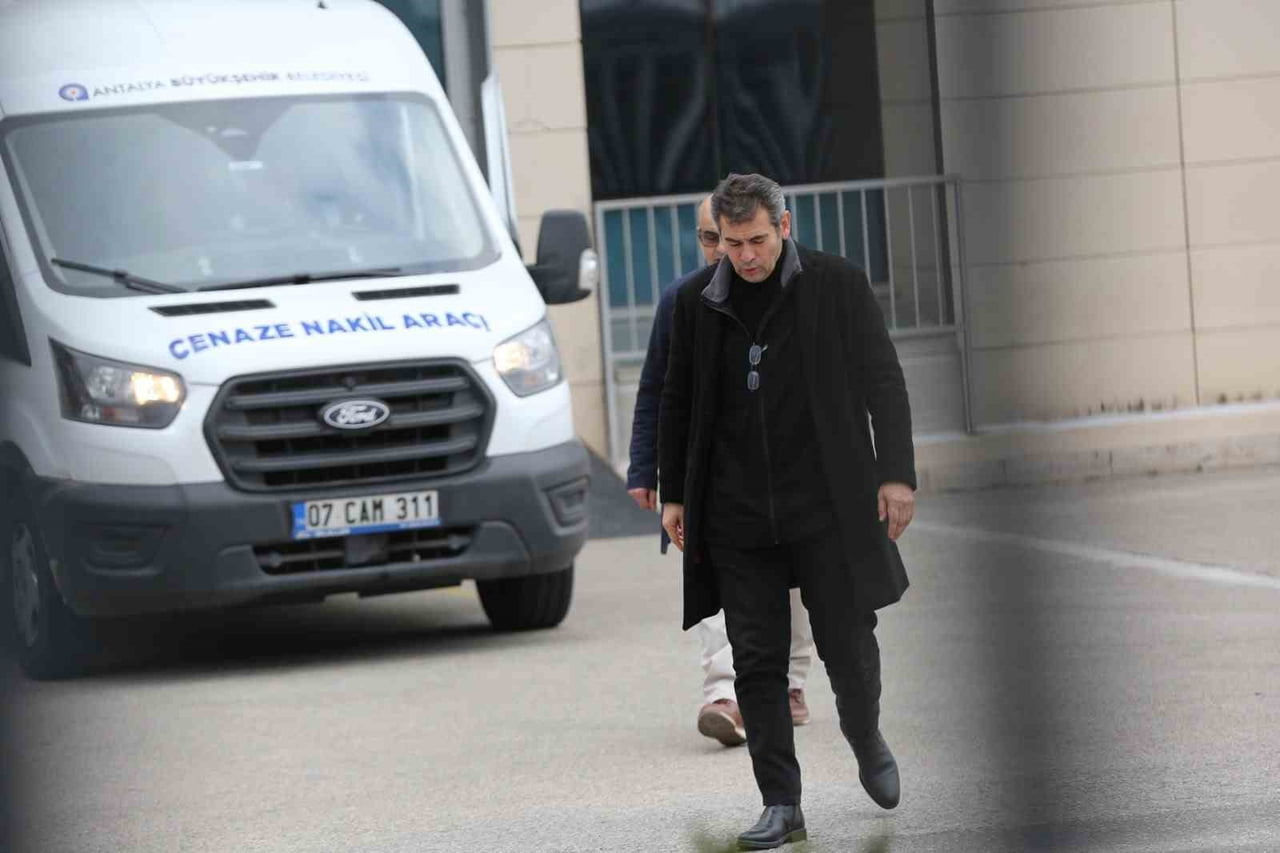 ANTALYA’DA GÜVENLİK GÖREVLİSİ ZÜBEYİR CANATAN TARAFINDAN BOĞAZLARI KESİLEREK KATLEDİLEN ANNE VE 7...