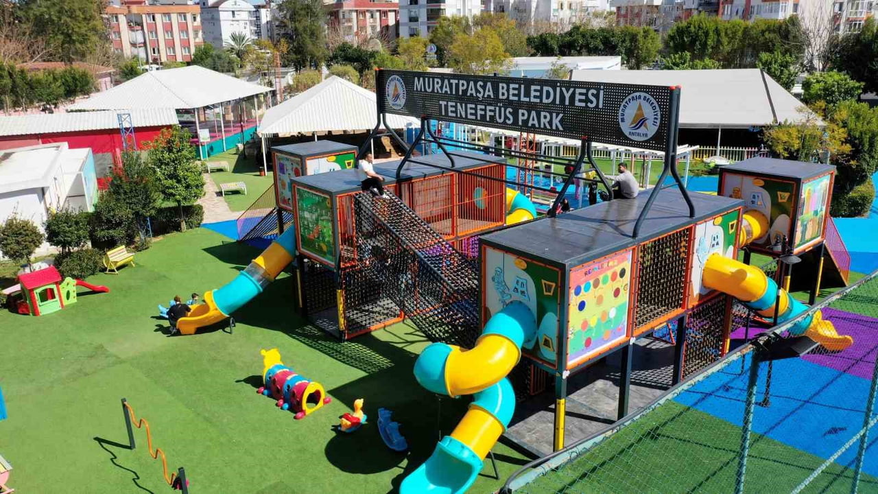 ANTALYA’DA MURATPAŞA BELEDİYESİ’NİN AÇIK HAVA ÇOCUK OYUN DÜNYASI TENEFFÜS PARK, YARIYIL TATİLİNE...