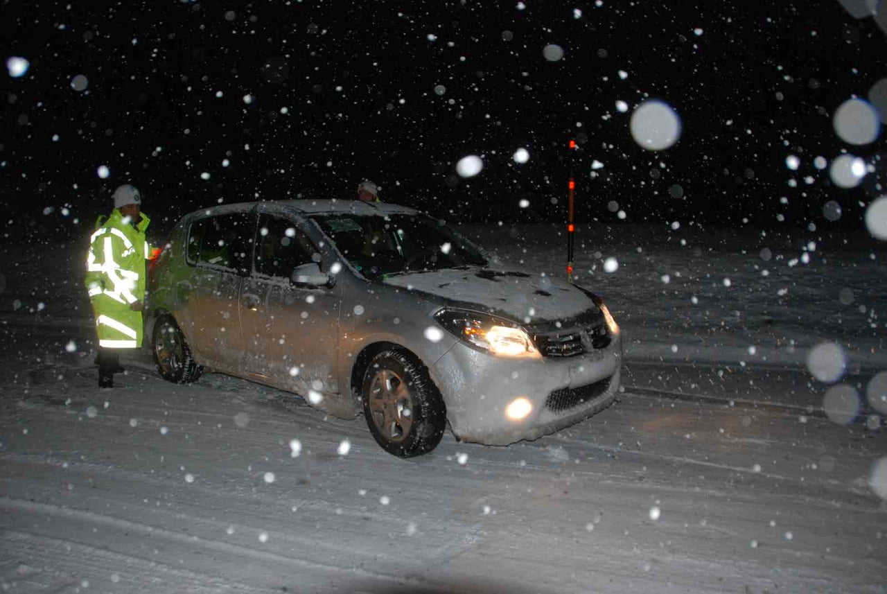 ANTALYA’DA YAĞMUR ETKİSİNİ SÜRDÜRÜRKEN, KENTİN YÜKSEK KESİMLERİNDE İSE ARALIKLARLA KAR YAĞIŞI...