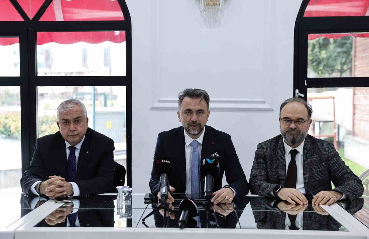 ANTALYA GAZETECİLER CEMİYETİ’NDE BASIN MENSUPLARIYLA BİR ARAYA GELEN BATI AKDENİZ İHRACATÇILAR...