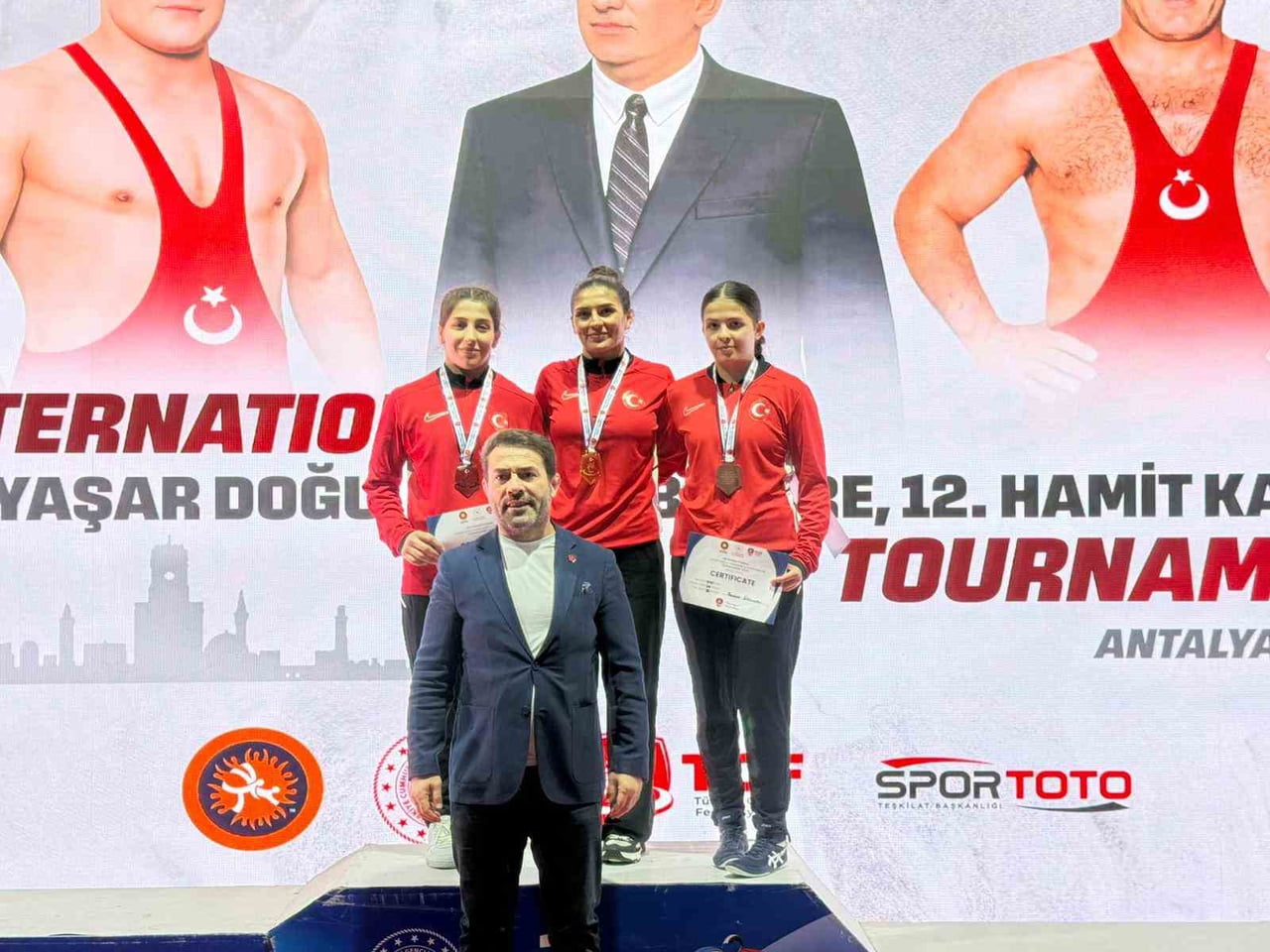 ANTALYA KEMER'DE DÜZENLENEN ULUSLARARASI YAŞAR DOĞU, VEHBİ EMRE VE HAMİT KAPLAN TURNUVASI'NDA...