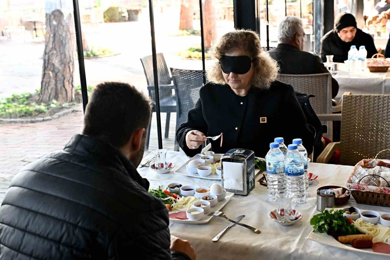 ANTALYA MURATPAŞA BELEDİYESİ, BEYAZ BASTON GÖRME ENGELLİLER HAFTASI KAPSAMINDA BİR FARKINDALIK...