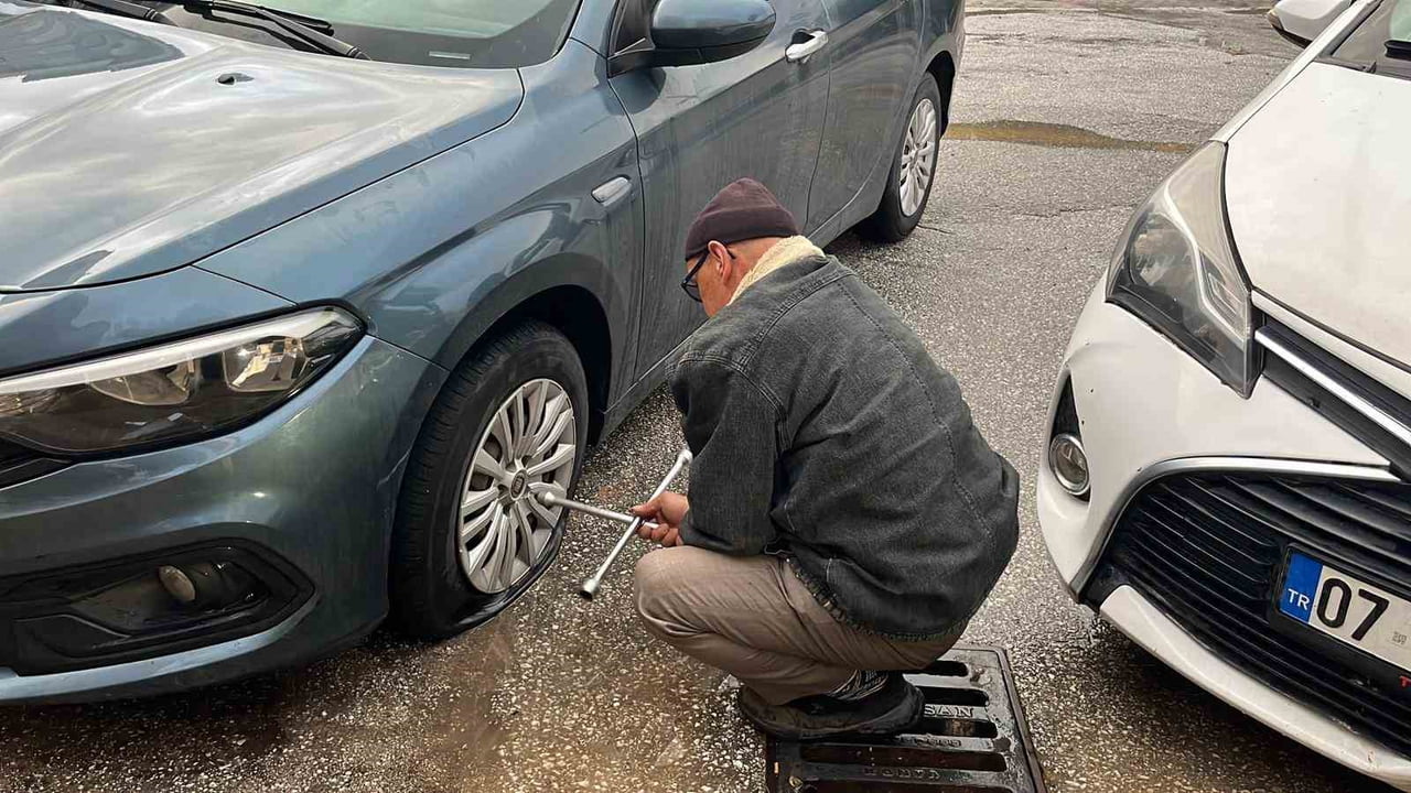 ANTALYA’NIN ALANYA İLÇESİNDE GECE SAATLERİNDE BİSİKLETLE DOLAŞAN KİMLİĞİ BELİRSİZ 3 KİŞİ...