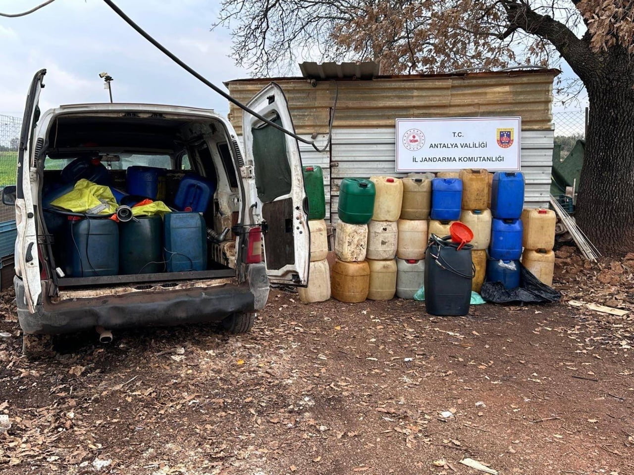 ANTALYA’NIN KEPEZ İLÇESİNDE JANDARMA EKİPLERİNCE DÜZENLENEN OPERASYONDA YÜKLÜ MİKTARDA KAÇAK...