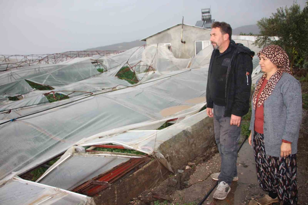 ANTALYA’NIN KUMLUCA İLÇESİNDE SAĞANAK YAĞIŞ VE FIRTINAYLA BİRLİKTE DENİZDE OLUŞAN HORTUM KARAYA...