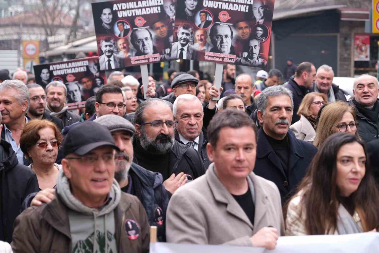 ARAŞTIRMACI GAZETECİ VE YAZAR UĞUR MUMCU ÖLÜMÜNÜN 33’ÜNCÜ YIL DÖNÜMÜNDE BURSA’DA DÜZENLENEN GENİŞ...