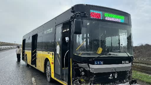 Arnavutköy’de İETT otobüsü kazaya karıştı: 2 yolcu yaralandı