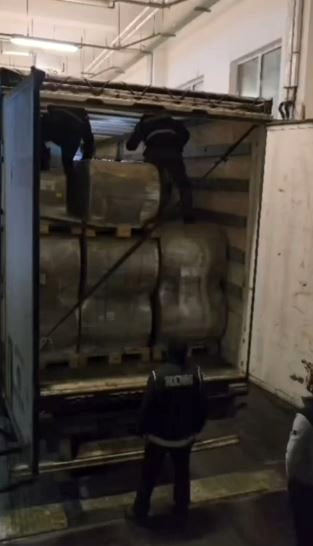 ARTVİN'DE POLİS EKİPLERİNCE DÜZENLENEN OPERASYONDA, BİR TIRDA ARALARINDA ARANAN ŞAHISLARIN DA...