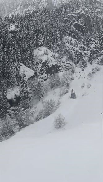 ARTVİN’DE ARALIKSIZ SÜREN KAR YAĞIŞI, 6 İLÇEDE 120 KÖY YOLUNUN ULAŞIMA KAPANMASINA NEDEN...