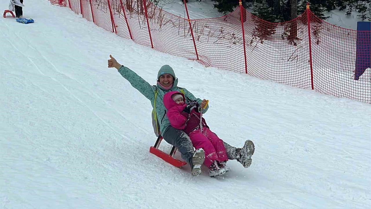 ARTVİN’DE ATABARI KAYAK MERKEZİ’NDE DÜZENLENEN 8. KAR ŞENLİĞİ RENKLİ GÖRÜNTÜLERE SAHNE...