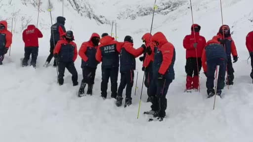 Artvin’de çığ bölgesinde arama kurtarma çalışmaları ikinci günde yeniden başladı