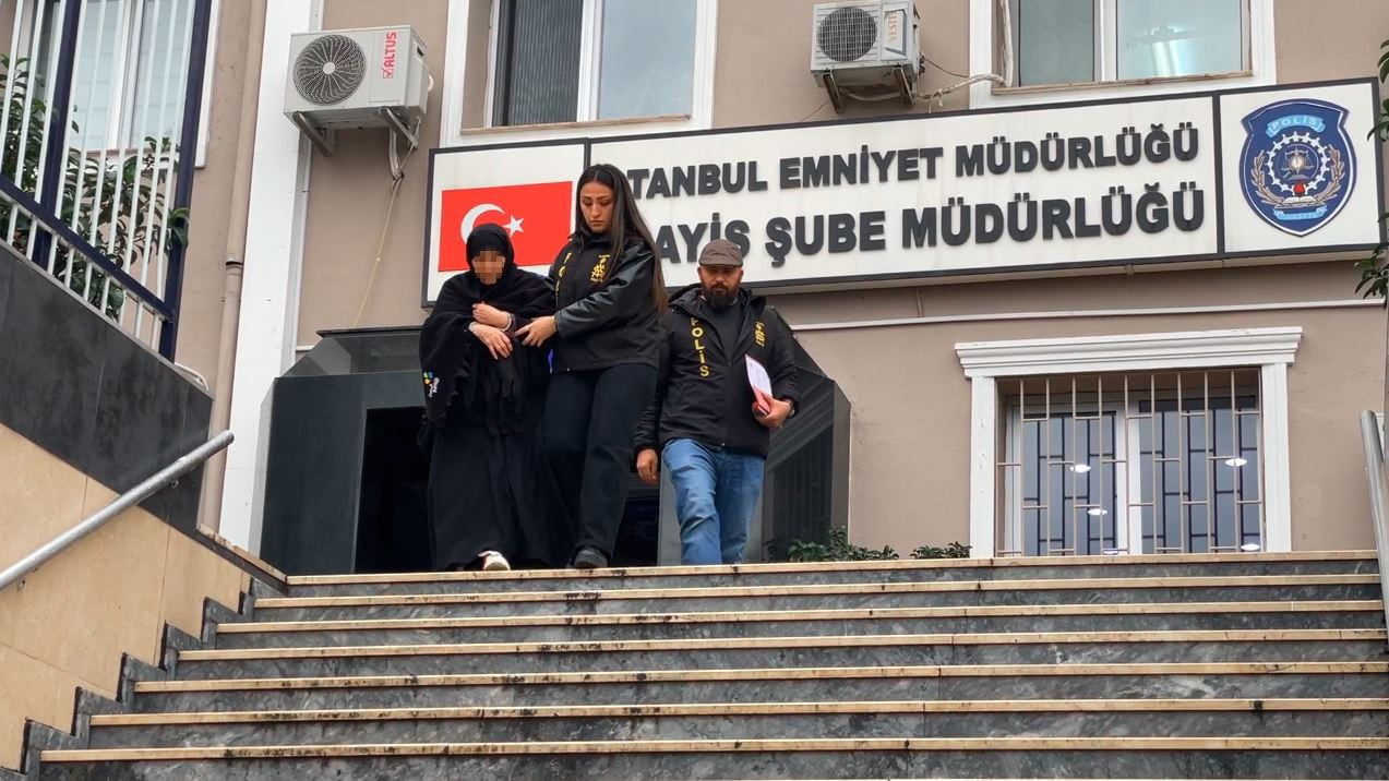 ASAYİŞ ŞUBE MÜDÜRLÜĞÜ ARANAN ŞAHISLAR BÜRO AMİRLİĞİ'NE GETİRİLEN FİRARİ KADIN, İŞLEMLERİNİN...