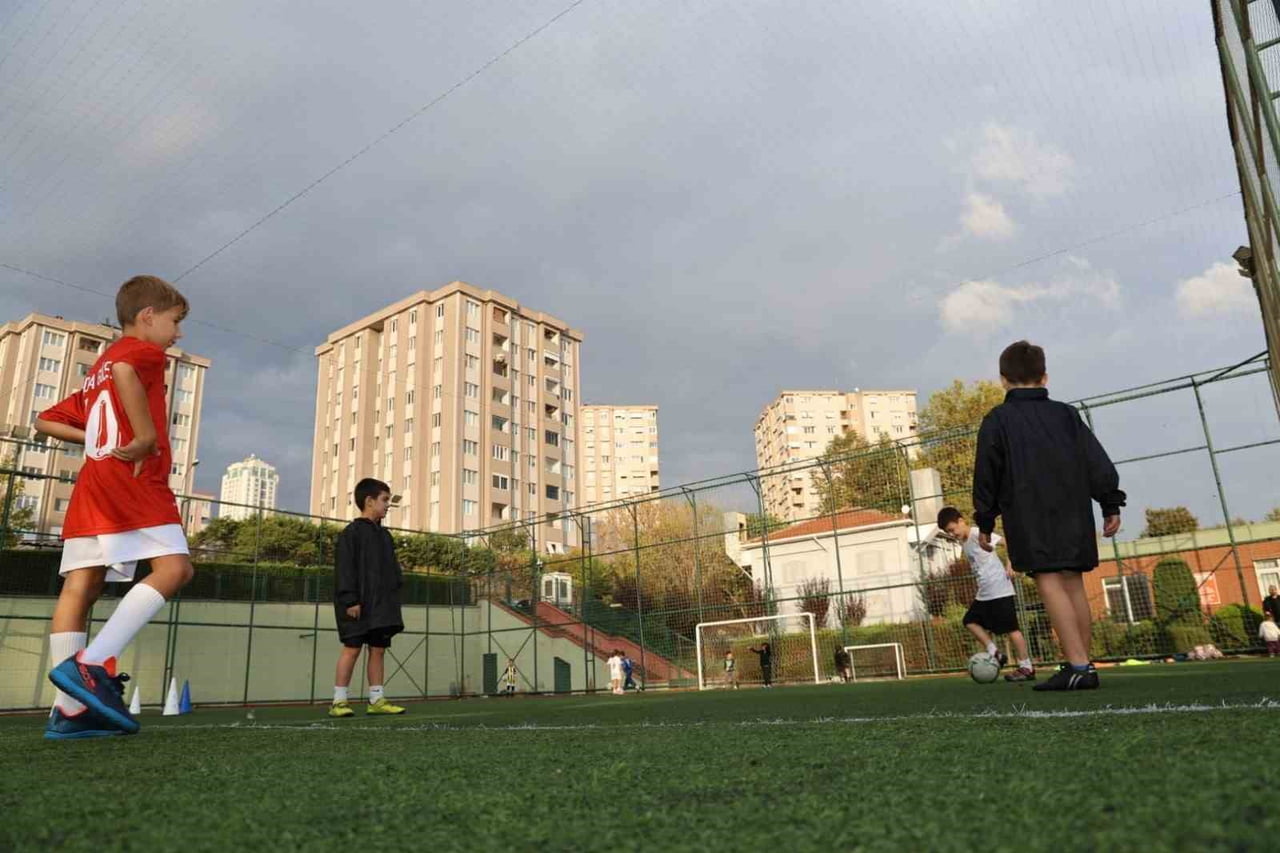 ATAŞEHİR BELEDİYESİ’NİN HER YIL ÇOCUKLAR VE YETİŞKİNLERE YÖNELİK DÜZENLEDİĞİ KIŞ SPOR EĞİTİMLERİ...