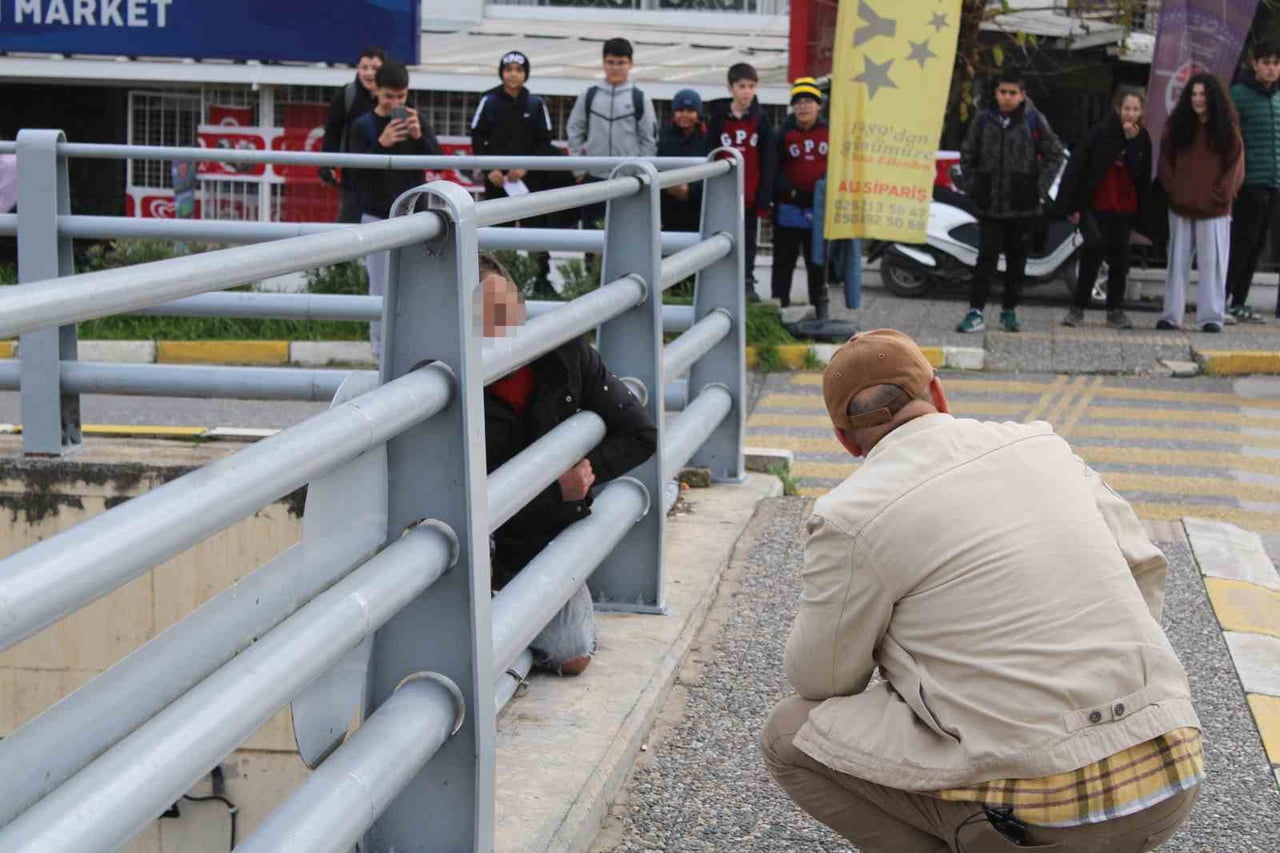AYDIN'IN EFELER İLÇESİNDE AİLEVİ SORUNLARI OLDUĞU VE ÇOCUKLARINI GÖREMEDİĞİ ÖĞRENİLEN VATANDAŞ...