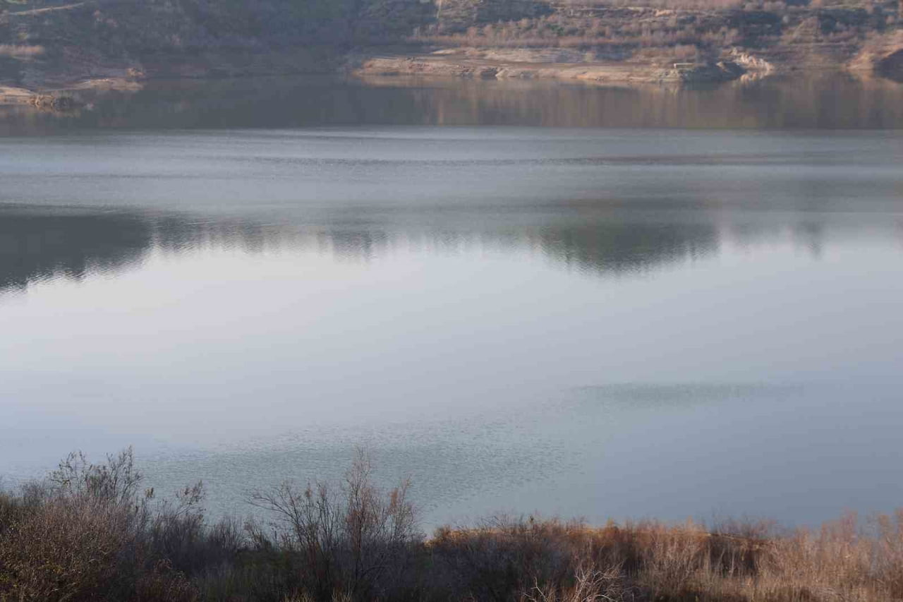 AYDIN'IN EFELER İLÇESİNDE BULUNAN VE ÇİFTÇİLERİN CAN DAMARLARINDAN OLAN İKİZDERE BARAJI, YENİ YIL...