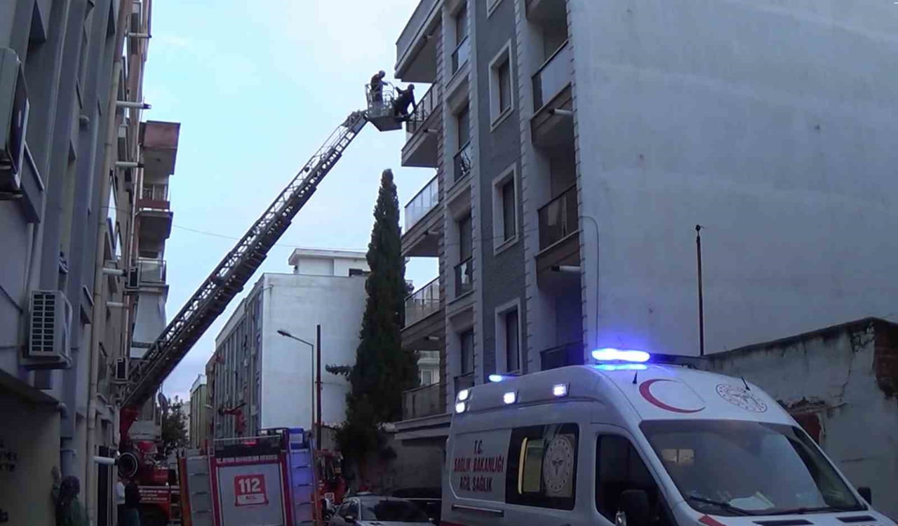 AYDIN'IN EFELER İLÇESİNDE YAKINLARININ BİR SÜREDİR HABER ALAMADIĞI KADIN YATAĞINDA BAYGIN OLARAK...