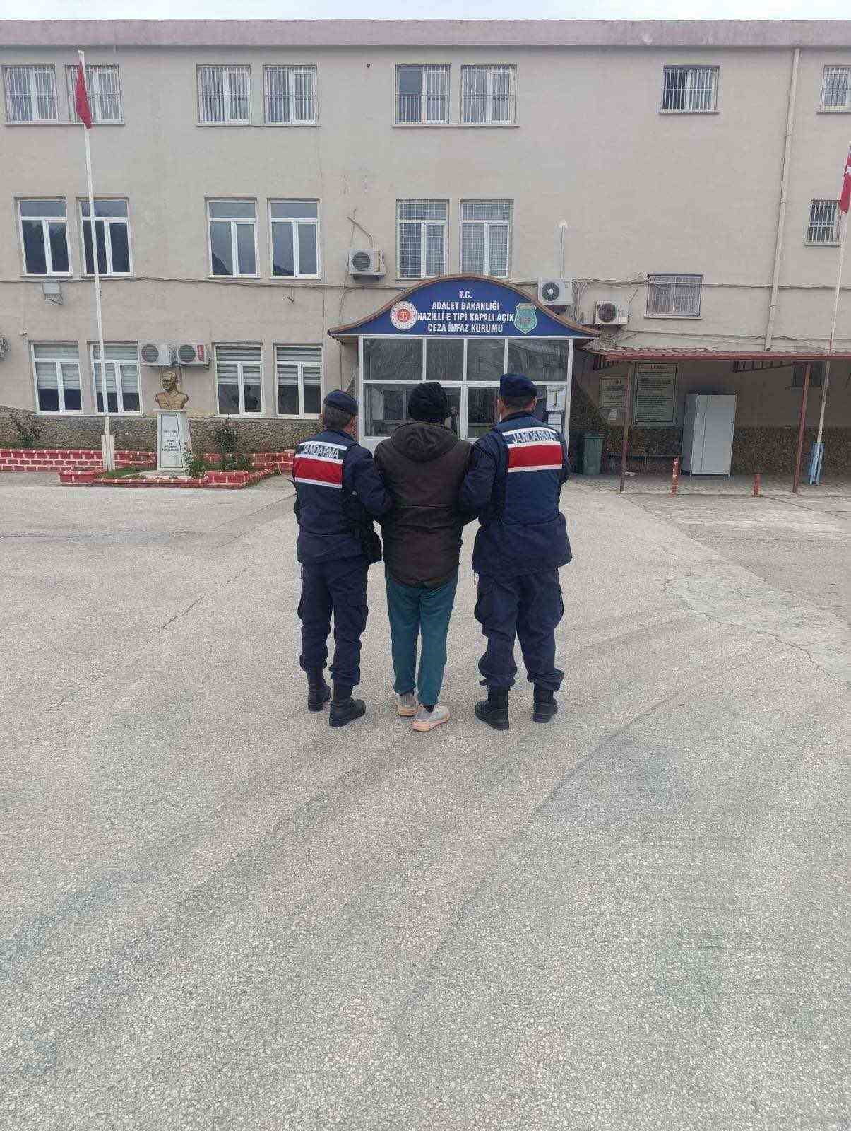 AYDIN'IN EFELER, NAZİLLİ VE DİDİM İLÇELERİNDE ÇEŞİTLİ SUÇLARDAN ARANAN 3 KİŞİ, JANDARMA...