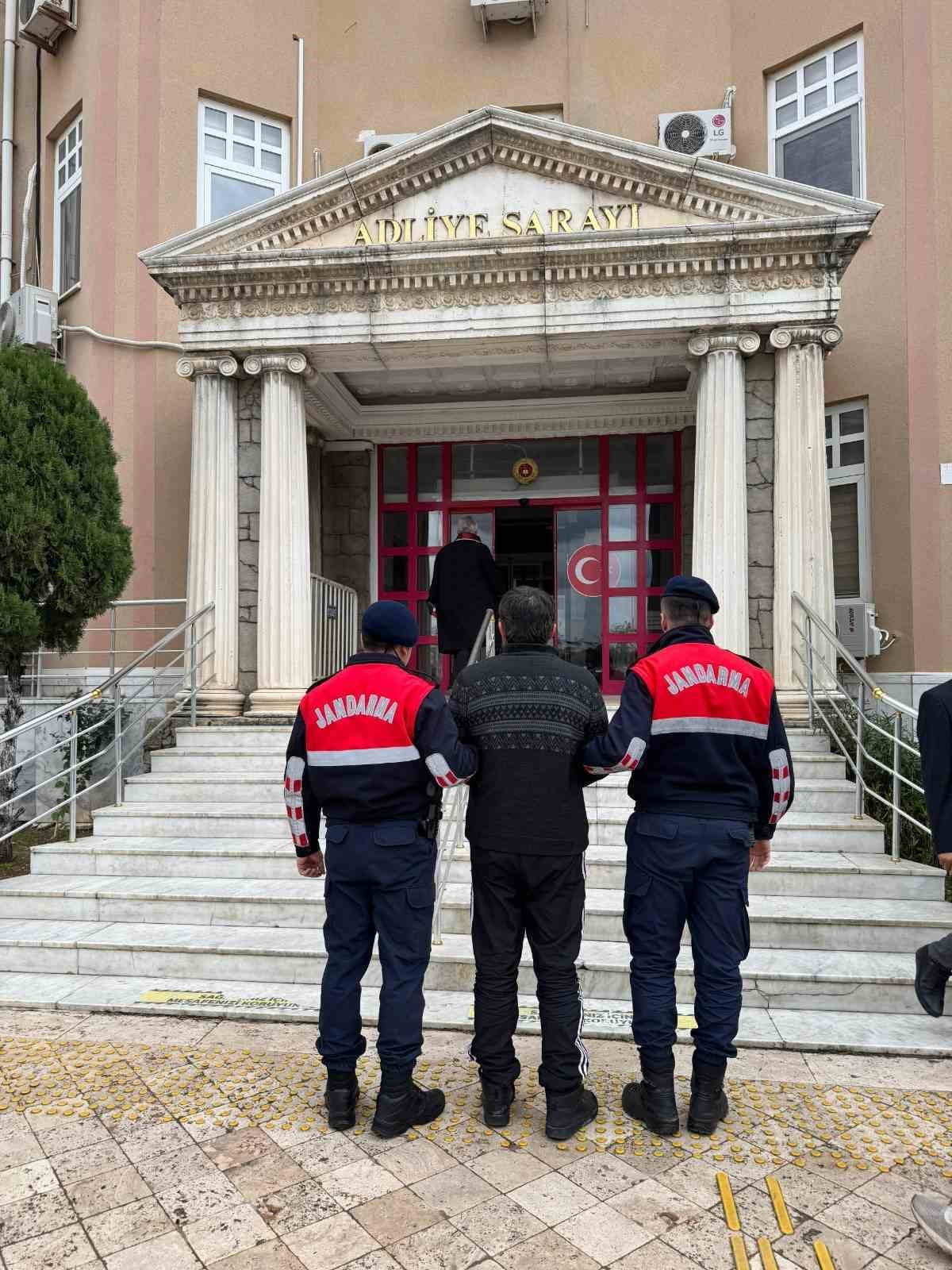 AYDIN'IN EFELER, NAZİLLİ VE DİDİM İLÇELERİNDE ÇEŞİTLİ SUÇLARDAN ARANAN 3 KİŞİ, JANDARMA...